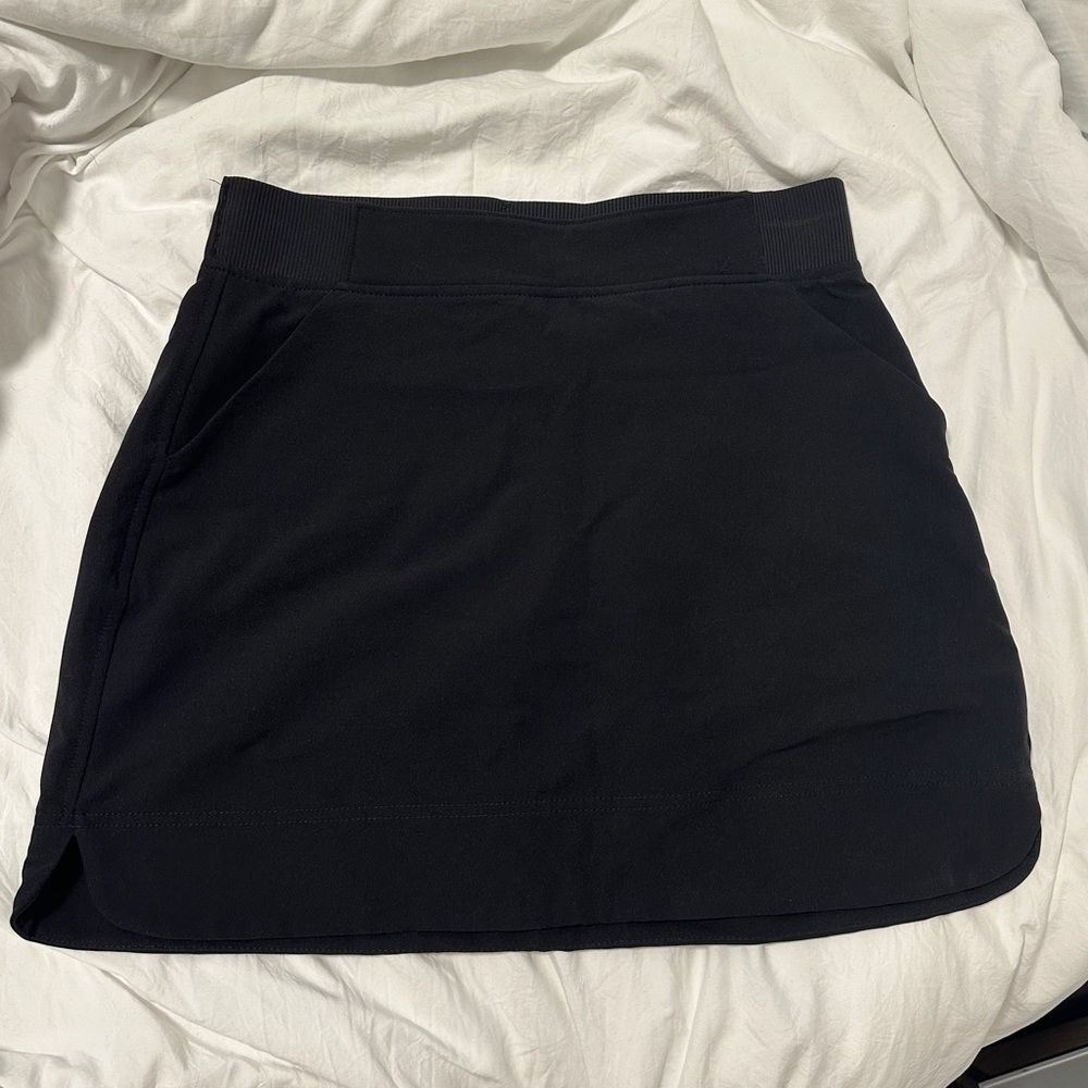 BLACK ATHLETIC SKIRT